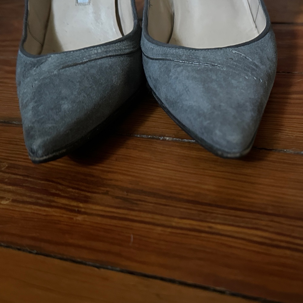 Sz 38 Manolo Blahnik Gray Suede Heels - Picture 7 of 7